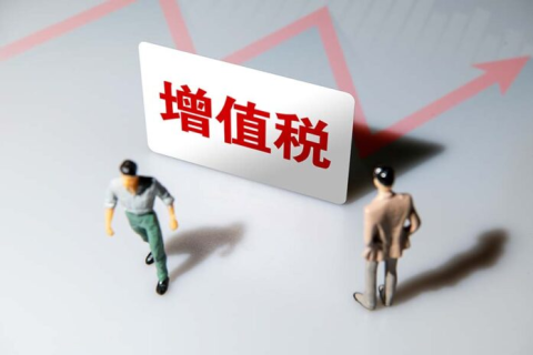 不是說季度開票30萬以內(nèi)免稅嗎？怎么我還要交稅？還要問我拿成本發(fā)票啊？